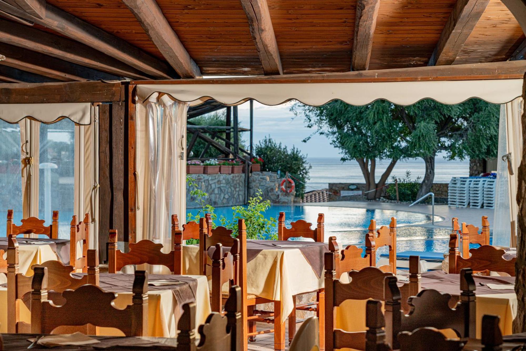 Club Esse Cala Gonone Hotel Exterior photo