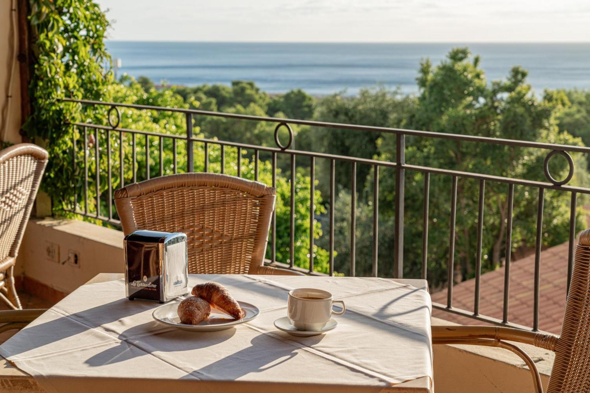 Club Esse Cala Gonone Hotel Exterior photo