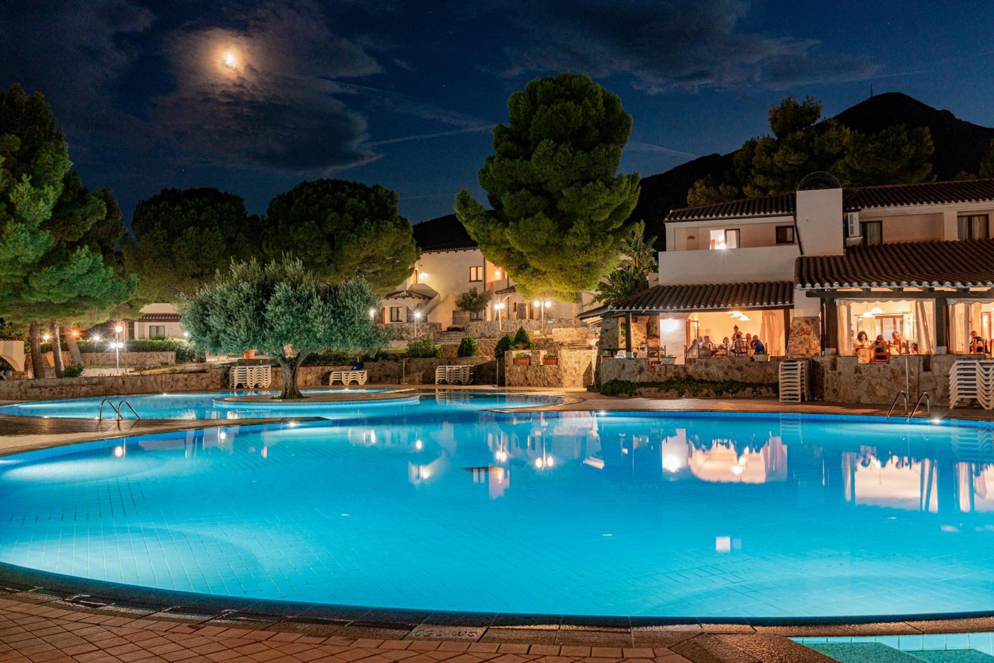 Club Esse Cala Gonone Hotel Exterior photo