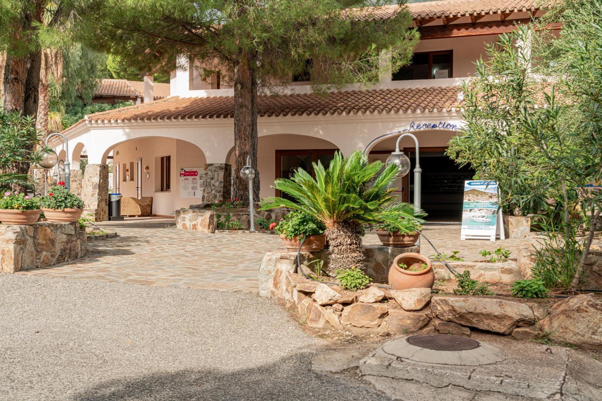 Club Esse Cala Gonone Hotel Exterior photo
