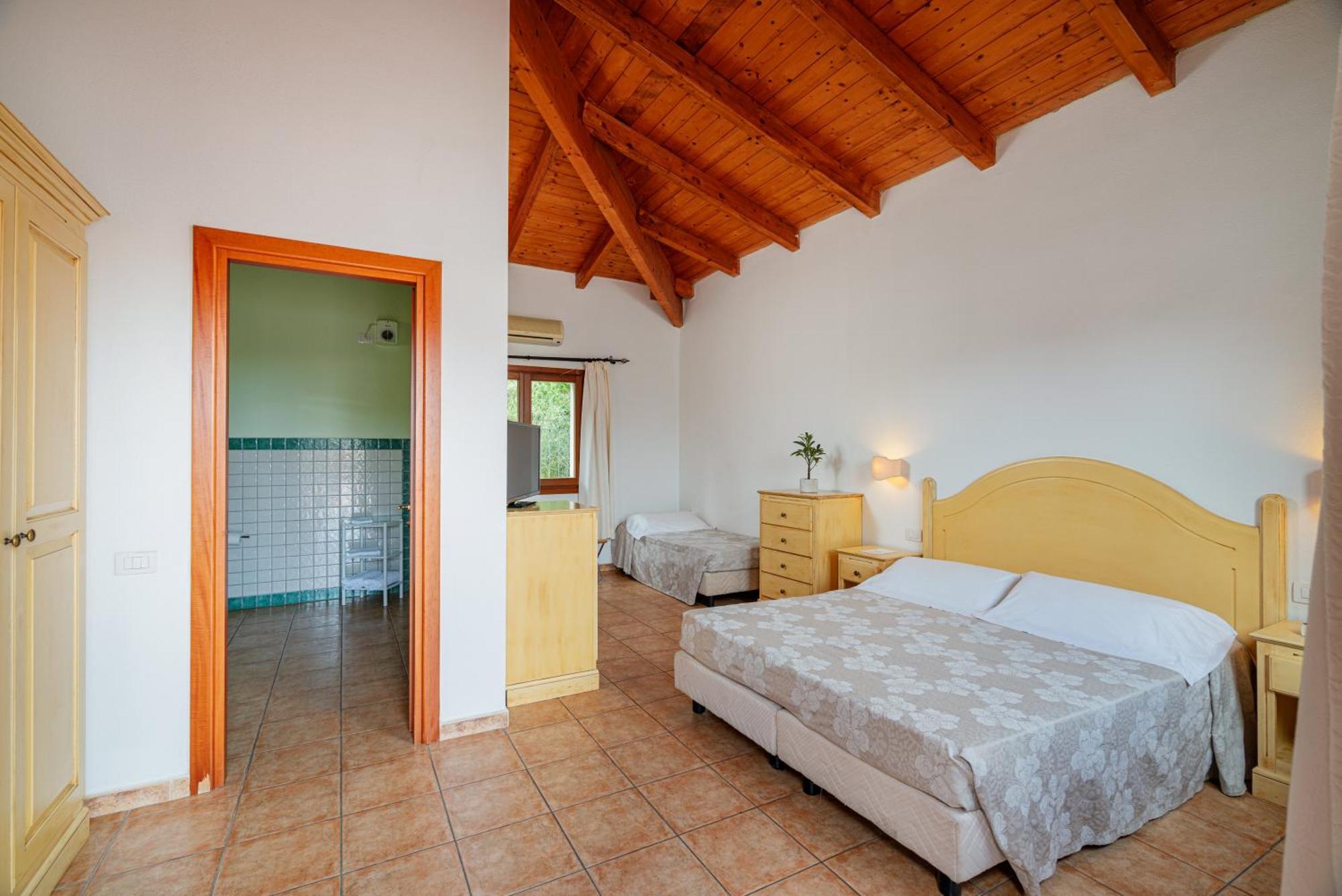 Club Esse Cala Gonone Hotel Exterior photo